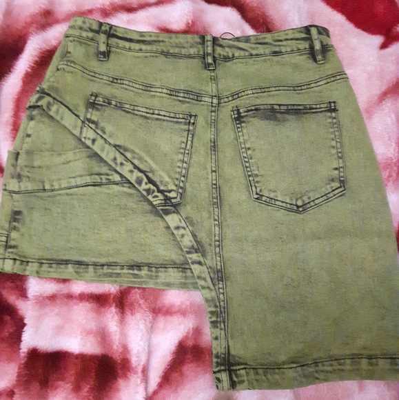 Stretchy mineral wash green denim skirt - Picture 5 of 6